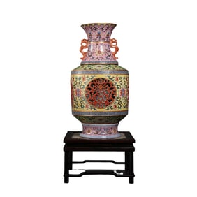Chinese Qing Dynasty Qianlong period pink enamel flower pattern double handle revolving vase