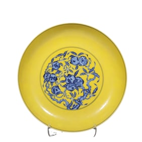 Yellow-glazed blue-and-white plate, Qianlong period, Qing Dynasty, China