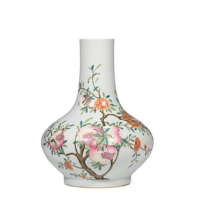 Chinese Qing Dynasty Daoguang period Famille rose long-necked vase