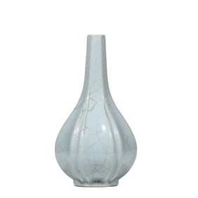 Chinese Qing Dynasty Yongzheng Period Long-necked Bottle