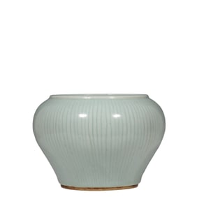 Chinese Qing Dynasty powder green glaze jar