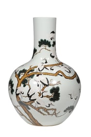 Chinese Qianlong Period, Qing Dynasty, Crane Patterned Celestial Globe Vase