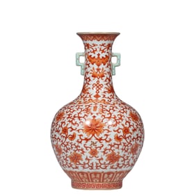 Chinese Qing Dynasty Daoguang Period Alum Red Flower Pattern Double-Handled Long-Neck Vase