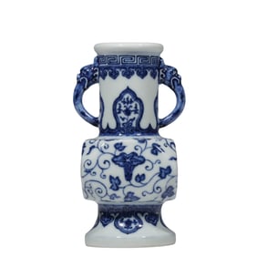 Chinese Qing Dynasty Yongzheng period blue and white double-eared vase