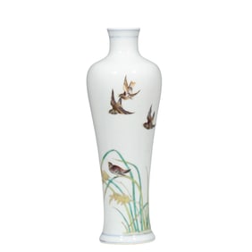 Chinese vase with flower and bird patterns, Yongzheng period, Qing Dynasty