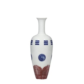 Blue and white Bagua pattern Guanyin vase, Kangxi period, Qing Dynasty, China