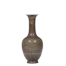 Chinese Cowpea Red Glaze Long-necked Vase from the Kangxi Period of the Qing Dynasty