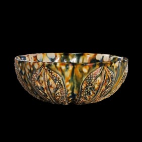 Chinese Tang Dynasty tri-color flower-mouthed bowl