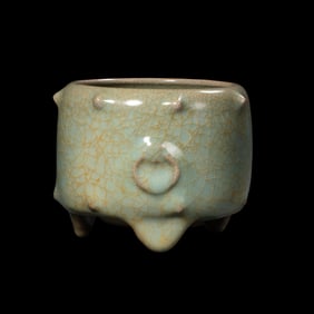 Chinese Southern Song Dynasty Longquan kiln green glaze tripod censer