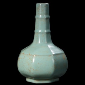 Chinese Song Dynasty Ru kiln celadon long-necked vase
