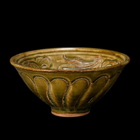 Chinese Song Dynasty carved flower pattern bowl
