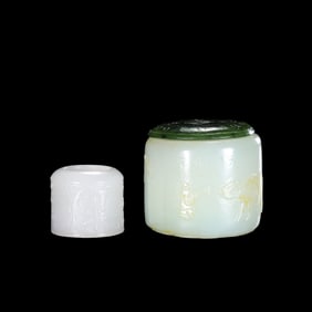 Chinese Qing Dynasty Hetian white jade thumb ring and Hetian white jade thumb ring box