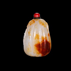 Chinese Qing Dynasty Hetian Jade Snuff Bottle