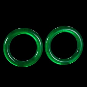 A pair of jadeite bracelets from the Qing Dynasty, China
