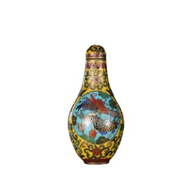 Chinese Qing Dynasty Qianlong period enamel fish pattern snuff bottle