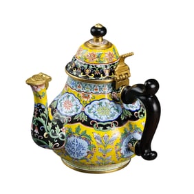 Chinese Qing Dynasty Yongzheng period enamel pot