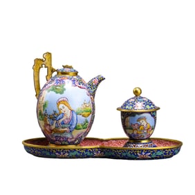 Chinese enamel-painted teapot from the Qianlong period of the Qing Dynasty