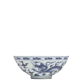 Chinese Ming Dynasty blue and white dragon-patterned bowl