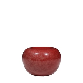 A red-glazed apple vase from the Kangxi period of the Qing Dynasty, China