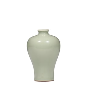 Chinese Qing Dynasty Qianlong period powder green glaze plum vase