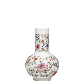 Chinese Qianlong Period Famille Rose Flower Pattern Long-necked Vase