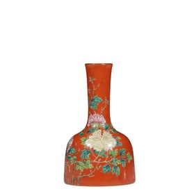 Chinese Qing Dynasty alum red powder enamel long-necked vase