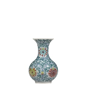 Chinese jade vase with coiled flower pattern, Yongzheng period, Qing Dynasty