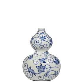 Chinese Yuan Dynasty Blue and White Gourd Vase with Scrolled Flower Pattern