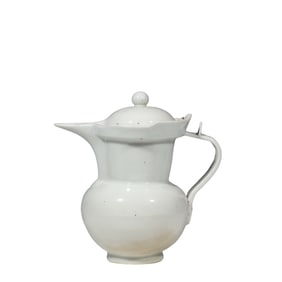 Sweet white glaze monk's hat pot, Xuande period, Ming Dynasty, China