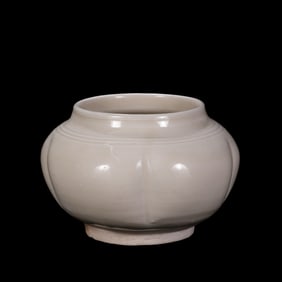 Ding kiln white porcelain melon-shaped jar from the late Tang and Five Dynasties period, China