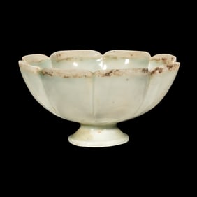 Chinese Southern Song Dynasty Hutian kiln green glaze flower mouth cup