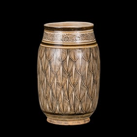 Chinese Southern Song Dynasty Jizhou kiln lotus petal jar