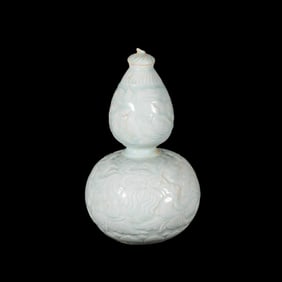 Chinese Southern Song Dynasty Hutian kiln green-glazed floral-patterned gourd vase