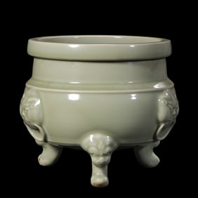 Yaozhou kiln moon-white glaze tripod censer, late Tang and Five Dynasties period, China