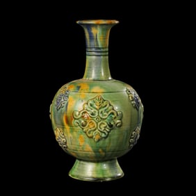 Chinese Tang Dynasty tri-colored long-necked flask