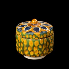 Chinese Tang Dynasty tri-colored lidded box