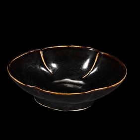 Chinese Northern Song Dynasty Ding kiln black-glazed fish-patterned crabapple basin