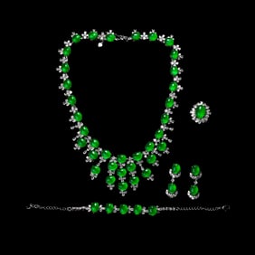 A group of jadeite jewelry from the Qing Dynasty