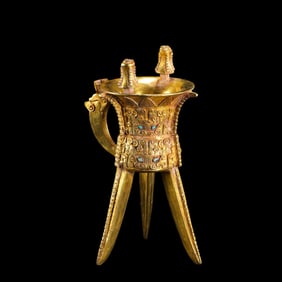 A pure gold wine cup inlaid with turquoise from the Warring States and Han Dynasties period in