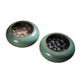 A set of black and white Ru ware agate chess pieces from the Song Dynasty, China