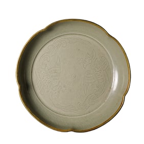 Chinese Tang Dynasty Yue ware celadon flower-shaped plate