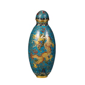 Cloisonné snuff bottle with dragon design from the Qianlong period of the Qing Dynasty, China