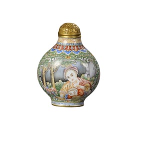 Chinese Qing Dynasty Qianlong Period Enamel Snuff Bottle with Western Figure Design