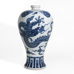 Blue and white porcelain plum vase with dragon design from the Xuande period of the Ming Dynasty,
