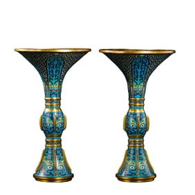 A pair of cloisonné vases from the Qianlong period of the Qing Dynasty in China