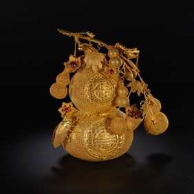 Chinese Qing Dynasty silver-gilt gourd ornament inlaid with gemstones