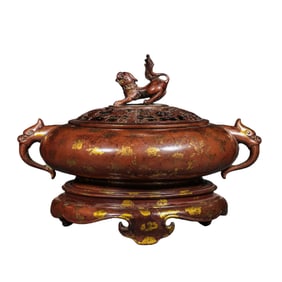 Double-eared covered incense burner from the Xuande period of the Ming Dynasty, China