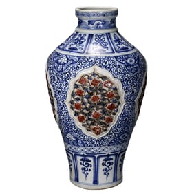 Chinese Yuan Dynasty Blue and White Underglaze Red Applied Plastic-Mouthed Bottle