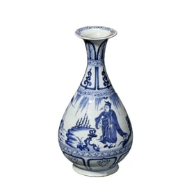 Chinese Yuan Dynasty blue and white porcelain vase with figure and story design, Yuhuchun vase