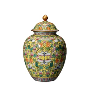 Chinese Qing Dynasty Famille Rose Covered Jar